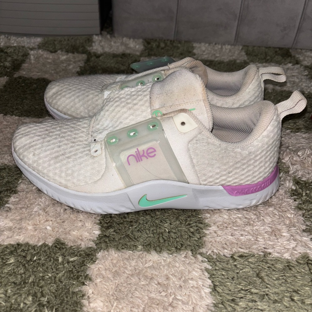 Nike Women’s Sneakers - Cream and Mint